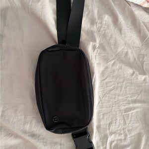 Lululemon everywhere belt bag